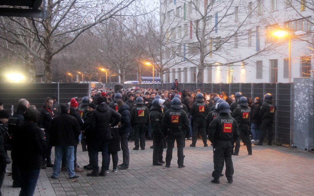 Absurditäten bei Stuttgarter Polizei reißen nicht ab: Freiburg Fan nach Strafbefehl freigesproche