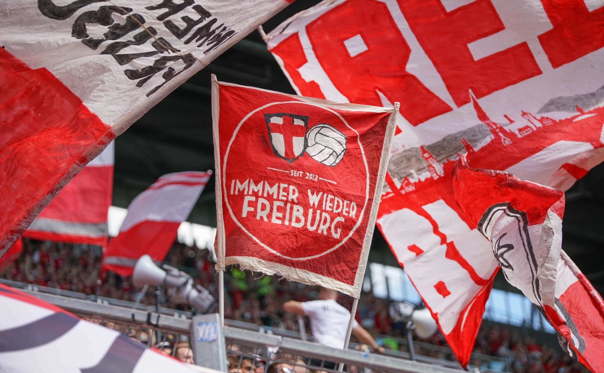 fc-kaiserslautern-sc-freiburg-doppelhalter-iwf